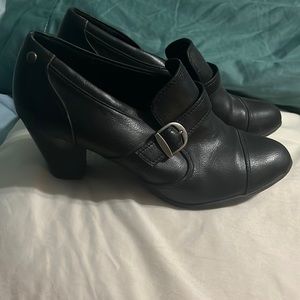 Woman black shoes size 8.5